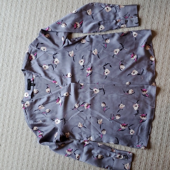 Banana Republic collarless v-neck blouse, size small petite - Picture 1 of 3